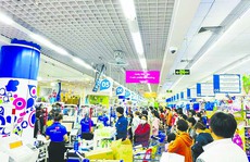 Hàng Tết đã tràn ngập quầy kệ