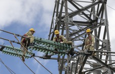 Áp lực tăng giá điện cận kề
