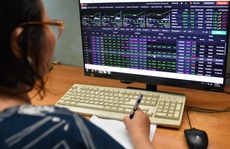Cổ phiếu hôm nay 27-12: Vừa giảm hơn 35 điểm, chứng khoán lại tăng trần hàng loạt