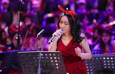 Mỹ Anh tươi trẻ trong đêm hòa nhạc giáng sinh