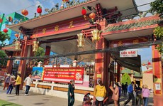 Nhiều người 'ngỡ ngàng' trước hình ảnh tại chùa Bà Bình Dương