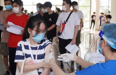 VIDEO: Ký túc xá tổ chức tiêm vắc-xin phòng Covid-19 cho sinh viên