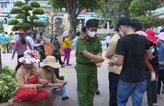 Những câu thơ dí dỏm trong cẩm nang “7 không 4 nên”ở Châu Đốc