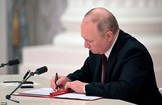 NÓNG: Tổng thống Putin ra lệnh quân đội Nga vào Đông Ukraine