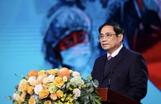 Thủ tướng: Nghiên cứu tiêm vắc-xin mũi 4, tăng cường quản lý bệnh nhân Covid-19 tại nhà