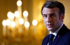 Tổng thống Pháp tới 'gỡ ngòi nổ', Nga buông lời bi quan