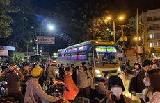 Hàng ngàn người 'chôn chân' ở Bến xe Miền Đông cũ suốt từ mờ sáng 7-2