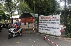Dân bức xúc vì bãi xe công viên Hoàng Văn Thụ không hoạt động suốt nhiều tháng