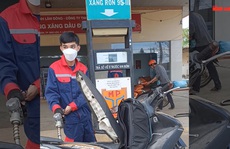 Lâm Đồng: Cửa hàng xăng dầu quy định 'lạ' chỉ bán 30.000 đồng/xe trước giờ tăng giá