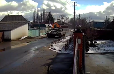 Đoàn xe tăng Nga áp sát thủ đô Ukraine