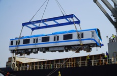 Cận cảnh 2 đoàn tàu metro số 1 tới cảng Khánh Hội, TP HCM