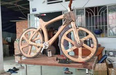 Độc đáo xe đạp gỗ của sinh viên
