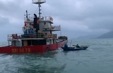 5,3 tỉ đồng trục vớt tàu và 2.250 tấn xi măng chìm ở Cù Lao Chàm