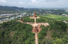 Tôn tạo tháp Bánh Ít ở Bình Định: Giám đốc sở ký nhiều văn bản 'lạ'