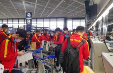 Đội tuyển Việt Nam chia tay Đặng Văn Lâm, trở về Hà Nội chiều 30-3
