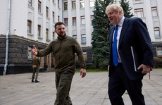 Nhận 'hàng nóng' từ Anh, Tổng thống Ukraine nói về 'lối thoát xung đột duy nhất'