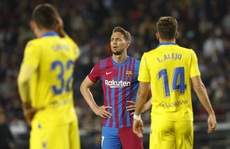 Thua sốc sân nhà, Barcelona chính thức 'buông' ngôi vô địch La Liga