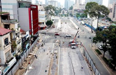 Đề xuất lắp mái che dọc vỉa hè đường Lê Lợi: Chuyên gia lập tức cảnh báo!