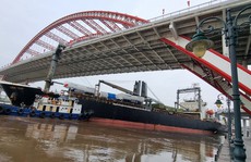 Tàu biển 12.000 DWT suýt va vào cây cầu hiện đại nhất Hải Phòng