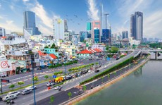 Cận cảnh đường song hành Võ Văn Kiệt vừa đưa vào sử dụng ở TP HCM
