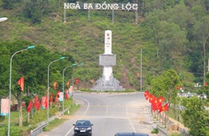 Rợp bóng cờ tại Đường cờ Tổ quốc Khu di tích Ngã ba Đồng Lộc