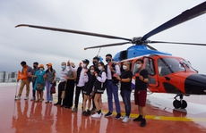 VIDEO: Những du khách đầu tiên “ngắm TP HCM từ trên cao”