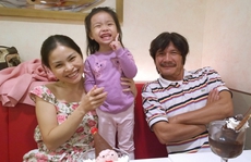 NSƯT Công Ninh tiết lộ cách 'táo bạo' giúp 'cưa đổ' vợ trẻ kém 21 tuổi