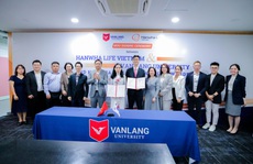 Hanwha Life Việt Nam trao tặng 200 triệu đồng học bổng cho sinh viên