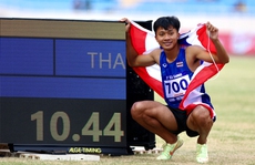 Cú 'sốc' từ chân chạy 16 tuổi Thái Lan