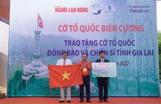 Tặng 10.000 lá cờ Tổ quốc cho đồng bào, chiến sĩ tỉnh Gia Lai