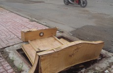 Hai hố sâu nguy hiểm