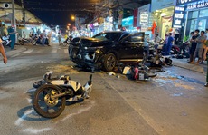 TP HCM:  Ô tô mất lái tông nhiều xe máy, tài xế rời khỏi hiện trường