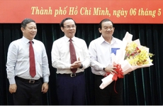 TP HCM: Trao quyết định cho ông Lê Minh Tấn nghỉ hưu trước tuổi