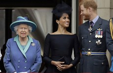 Hoàng gia Anh 'sốt vó' vì vợ chồng Hoàng tử Harry có thể trở lại?