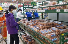 Giá xăng giảm, vì sao một số mặt hàng ở TP HCM chưa giảm giá?