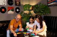 Loạt sao Việt chung tay tạo nên “chong chóng sắc màu' giúp lan tỏa yêu thương đến trẻ em tự kỷ
