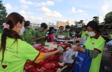 'Chuyến xe phúc lợi đoàn viên' đến với công nhân khó khăn