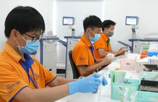 Cùng nhau vượt khó