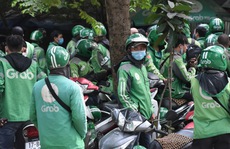 Grab đang 'lách luật' để thu phụ phí nắng nóng, 'móc túi' khách hàng