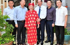 Bí thư Nguyễn Văn Nên thăm nhà nghiên cứu Nguyễn Đình Tư