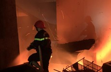 Đắk Lắk: Cháy lớn tại chợ thị xã, 28 ki-ốt bị thiêu rụi
