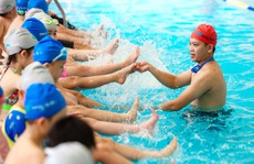 Miễn phí dạy bơi cho hơn 150 trẻ em có hoàn cảnh khó khăn ở Hà Nội