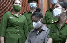 VIDEO: Vì sao hoãn phiên tòa xét xử 'dì ghẻ' bạo hành bé gái 8 tuổi ở TPHCM?