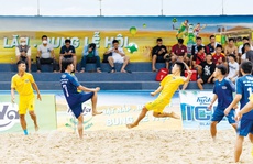 Miền Trung sôi động với Lễ hội Bóng đá biển Huda 2022