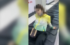 Cảng hàng không Phú Quốc lên tiếng vụ nữ hành khách ngồi trên băng chuyền hành lý