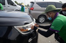 Cận cảnh ngày đầu thu phí không dừng trên cao tốc TP HCM – Long Thành - Dầu Giây
