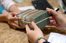Ngân hàng cảnh báo rủi ro khi khách rút tiền gửi bên ngoài lấy lãi suất cao