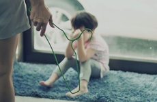 Bé gái 7 tuổi ở Bình Phước bị bạo hành: Căm phẫn và cảm ơn