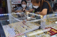 Giá vàng hôm nay 5-7: USD tiếp tục tăng giá, vàng kém hấp dẫn