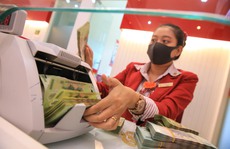 Lãi suất tăng, người dân “chăm” gửi tiền vào ngân hàng hơn